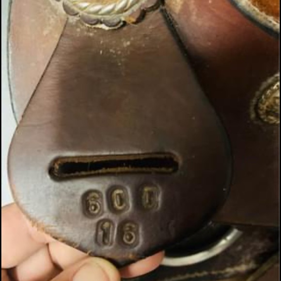 Buffalo Custom Saddle Shipping Extra - Picture 4 of 7